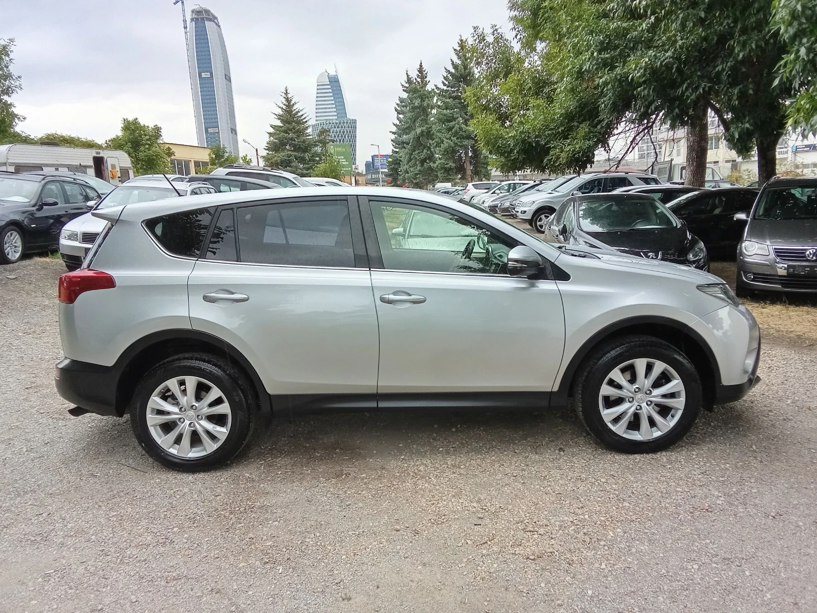 Toyota Rav4 2.2 D-4D-4x4-КАМЕРА-НАВИГАЦИЯ - изображение 5