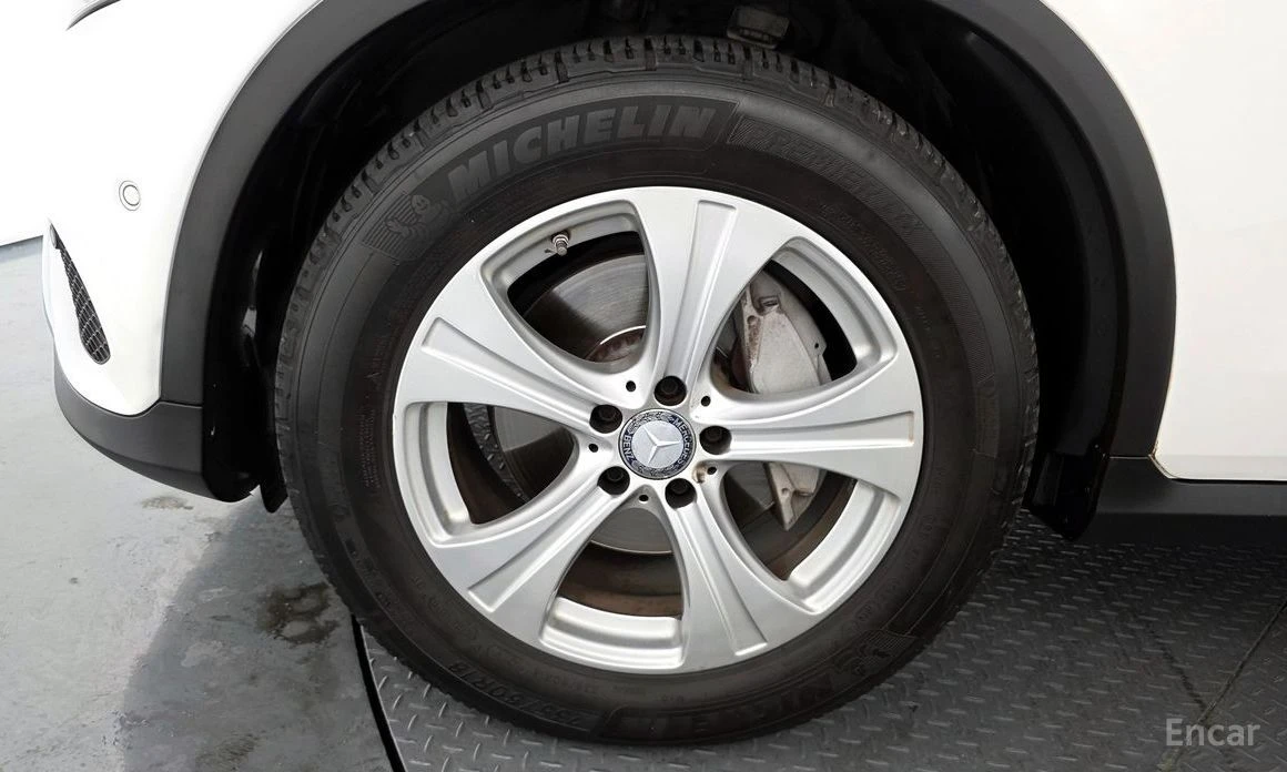 Mercedes-Benz GLC 220  - изображение 5