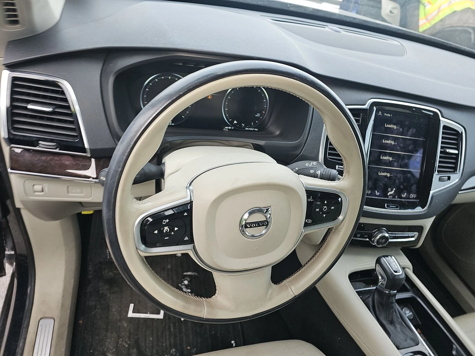 Volvo Xc90 T6 Momentum | 7 МЕСТА | ПАНОРАМА | 360 КАМЕРИ - изображение 10