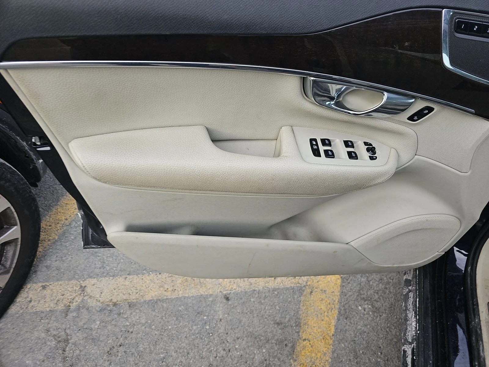 Volvo Xc90 T6 Momentum | 7 МЕСТА | ПАНОРАМА | 360 КАМЕРИ - изображение 9