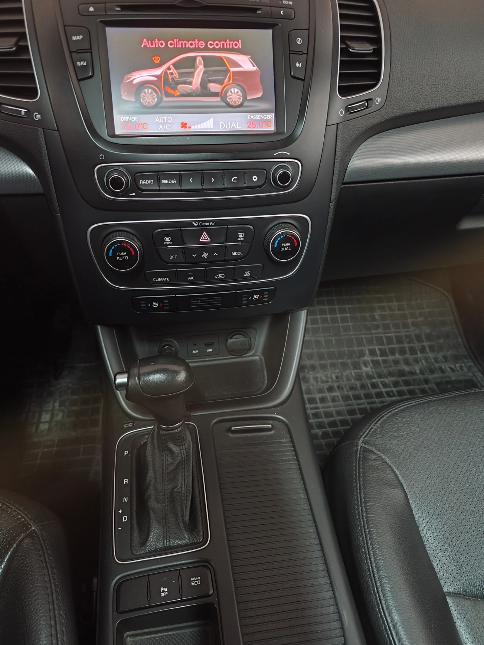 Kia Sorento, снимка 11 - Автомобили и джипове - 53745443