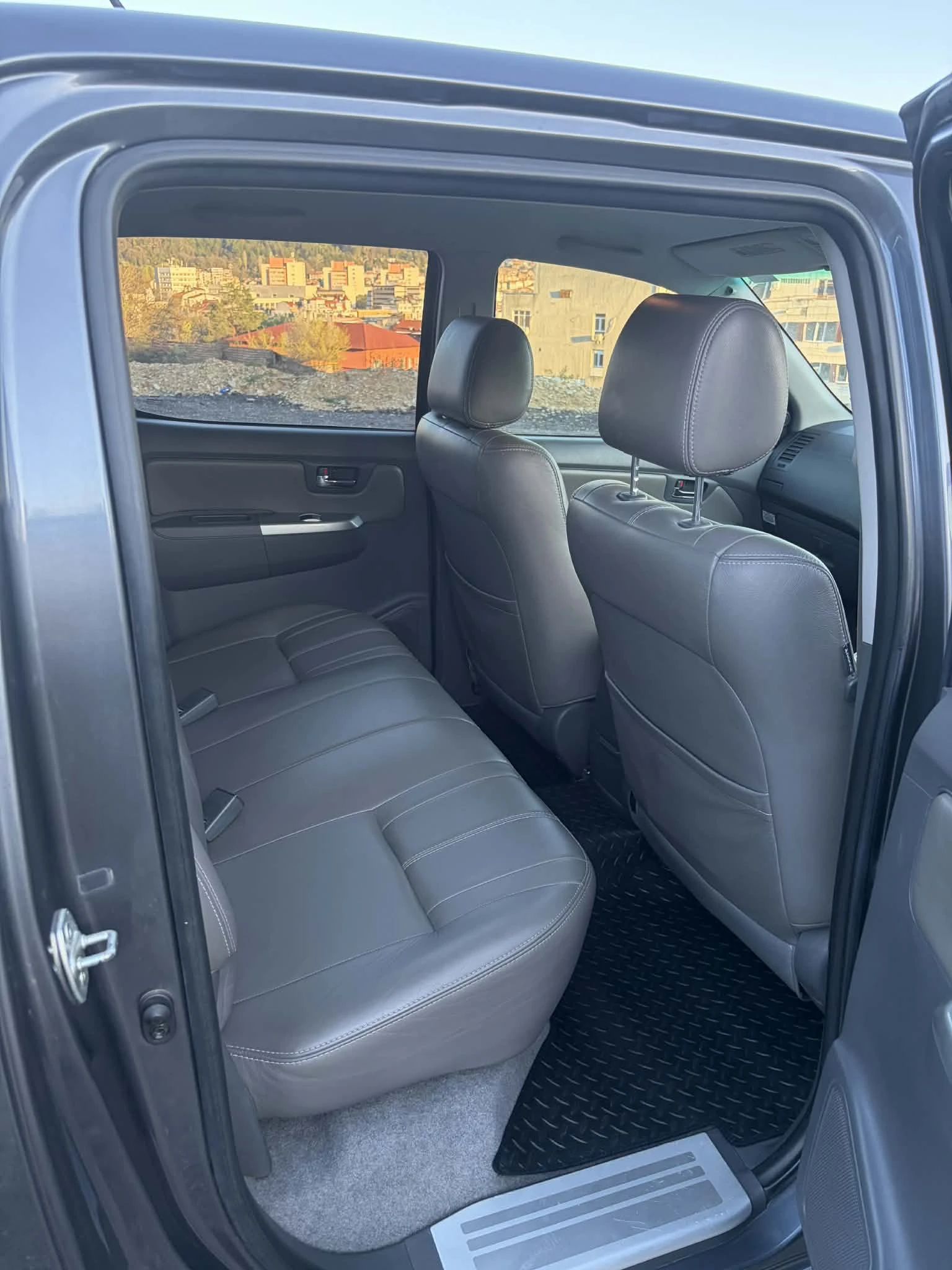 Toyota Hilux Invincible  | Mobile.bg � ����������� 12