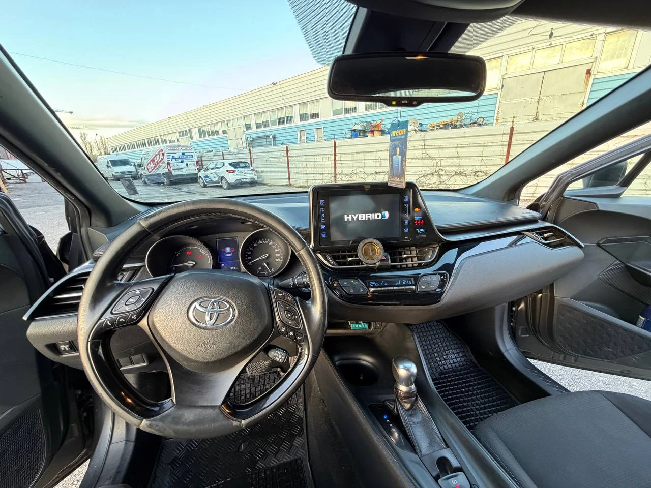 Toyota C-HR Hybrid, снимка 10 - Автомобили и джипове - 54174069