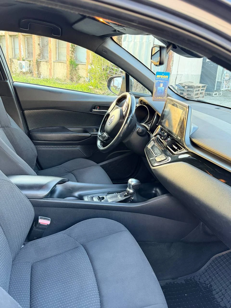 Toyota C-HR Hybrid, снимка 12 - Автомобили и джипове - 54174069