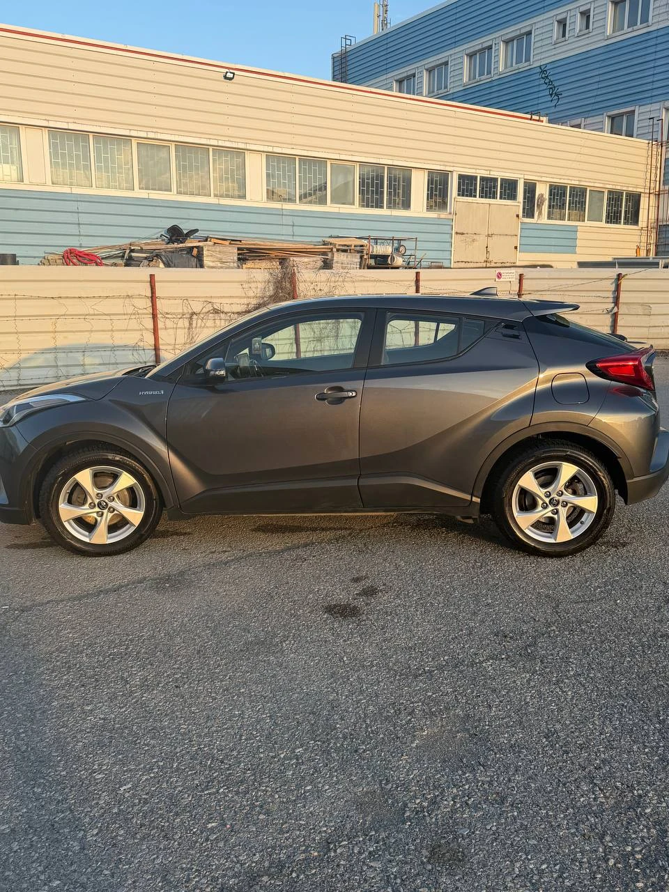 Toyota C-HR Hybrid, снимка 3 - Автомобили и джипове - 54174069