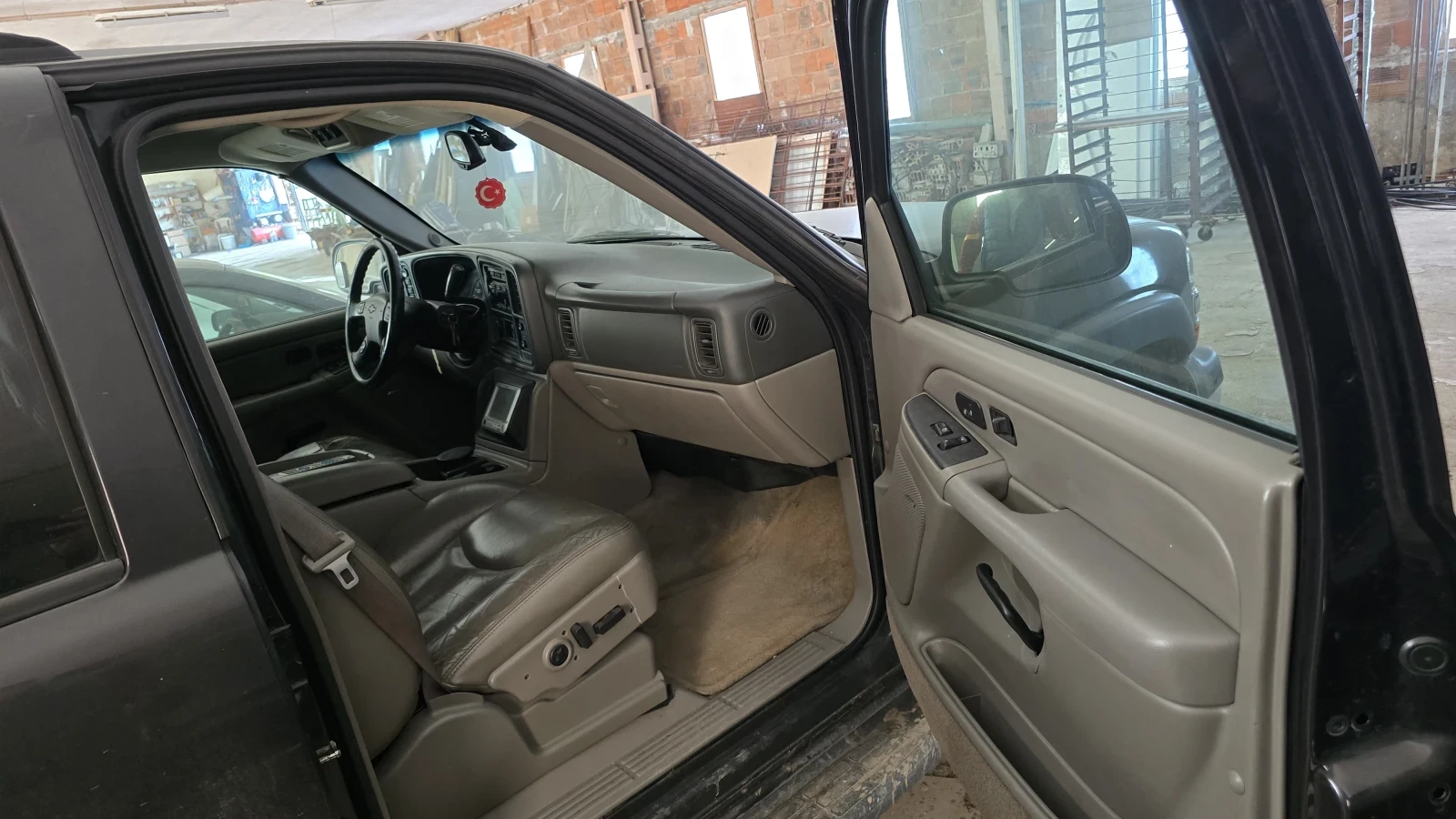 Chevrolet Tahoe, снимка 16 - Автомобили и джипове - 54663125