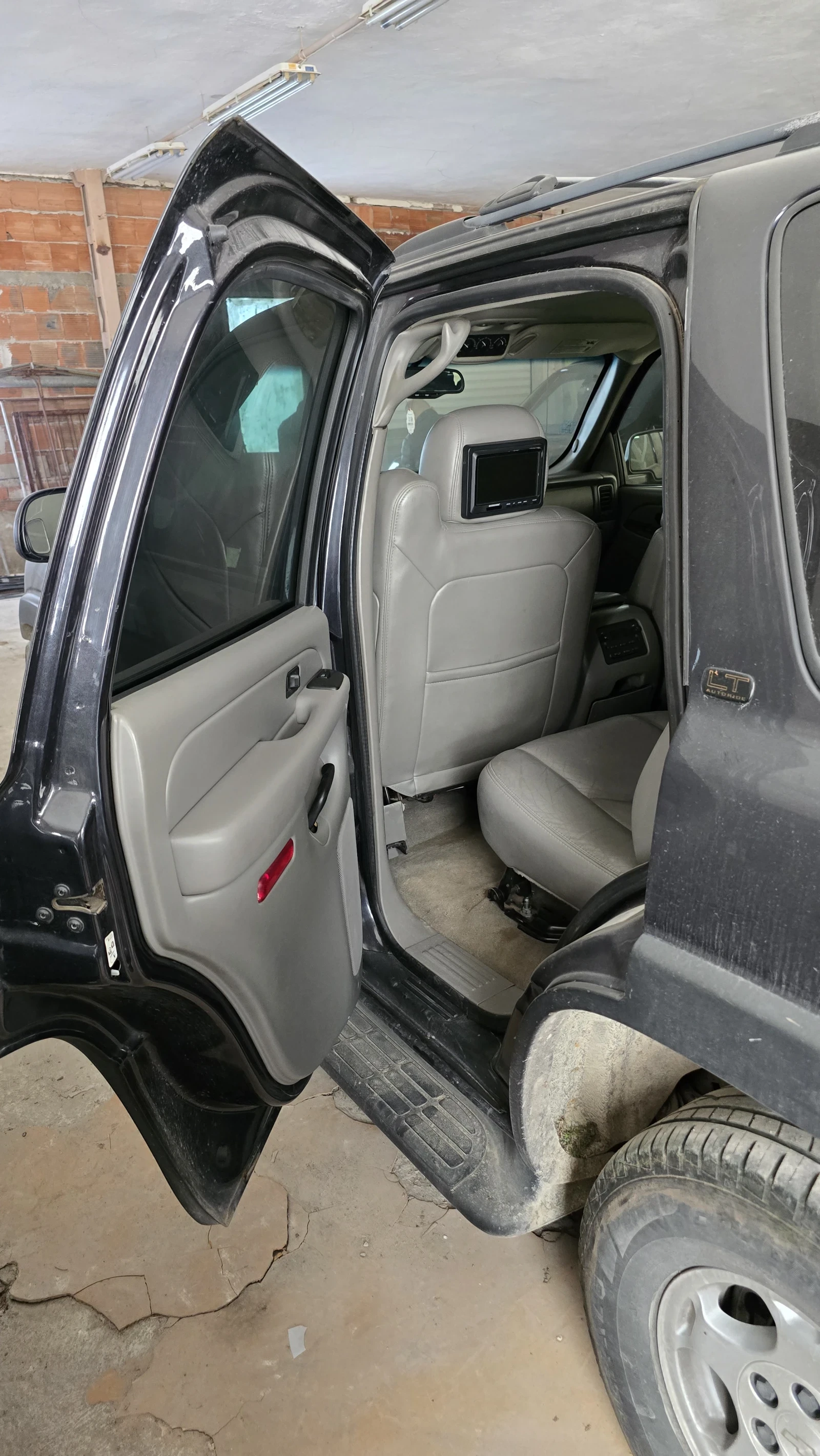 Chevrolet Tahoe, снимка 10 - Автомобили и джипове - 54663125