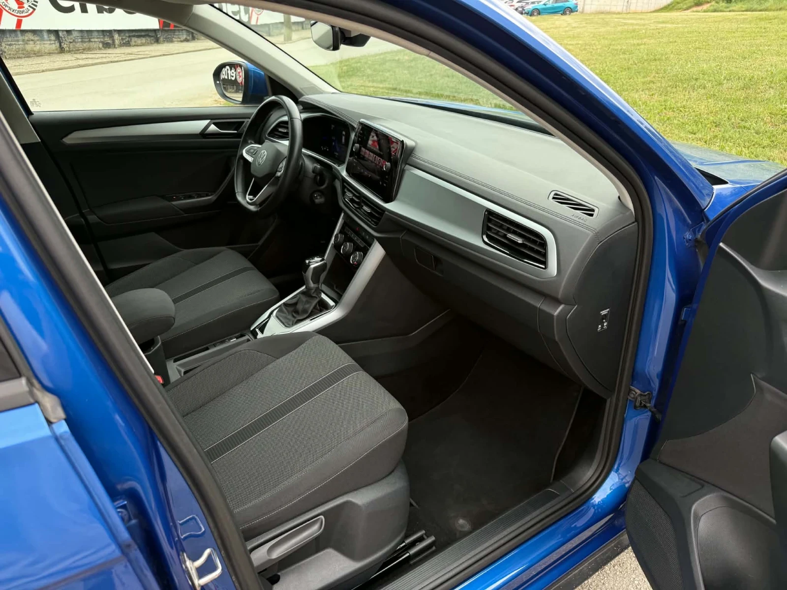 VW T-Roc, снимка 10 - Автомобили и джипове - 56111270