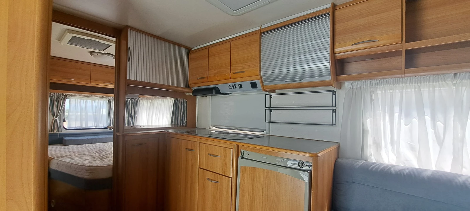 Каравана Knaus Eurostar 500, снимка 7 - Каравани и кемпери - 55579315