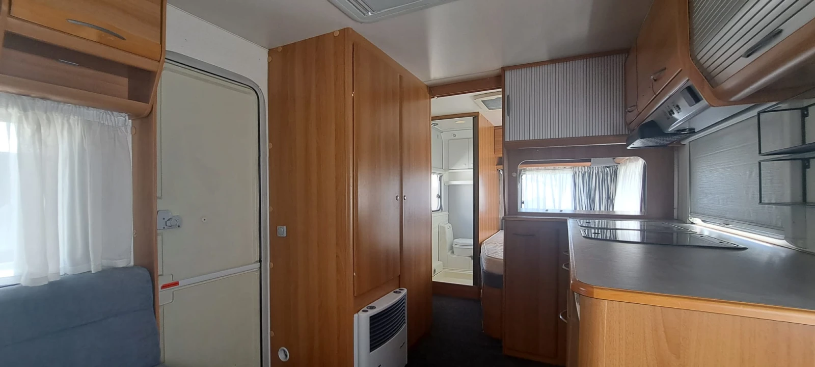 Каравана Knaus Eurostar 500, снимка 8 - Каравани и кемпери - 55579315