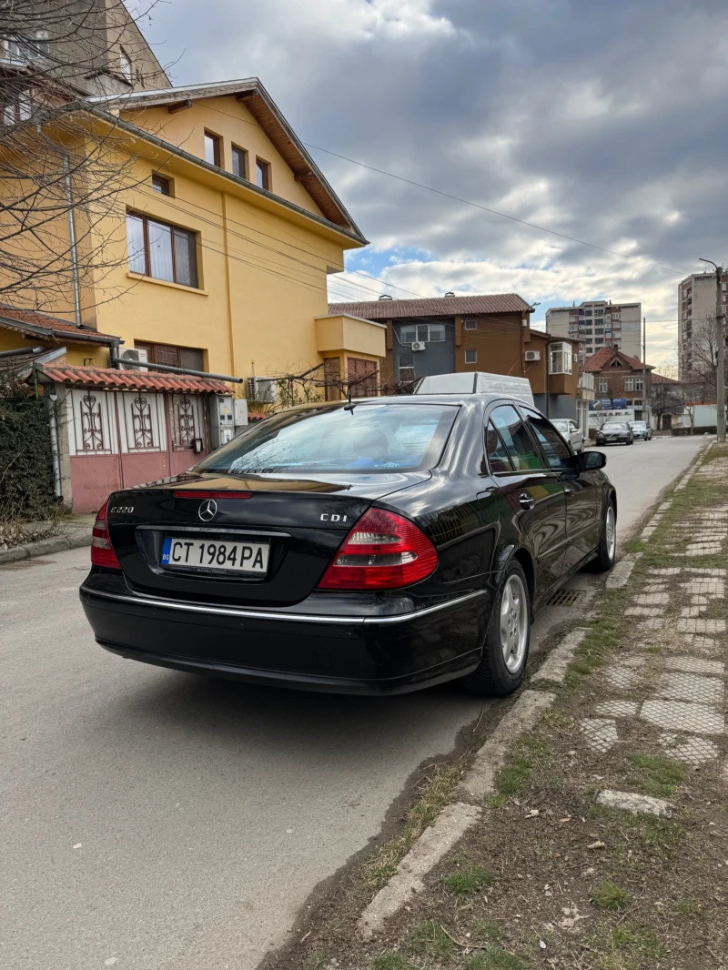 Mercedes-Benz E 220 Avantgarde, снимка 5 - Автомобили и джипове - 49364472