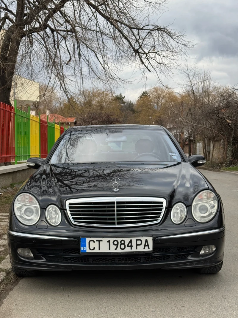 Mercedes-Benz E 220 Avantgarde, снимка 1 - Автомобили и джипове - 49364472