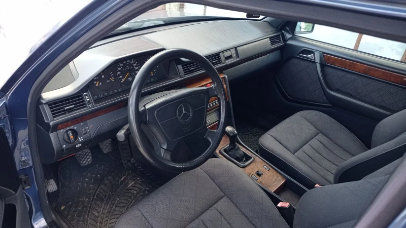 Mercedes-Benz 124, снимка 6 - Автомобили и джипове - 52482681