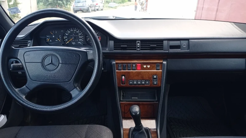 Mercedes-Benz 124, снимка 7 - Автомобили и джипове - 52482681