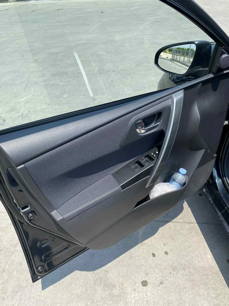 Toyota Auris, снимка 11 - Автомобили и джипове - 51295901