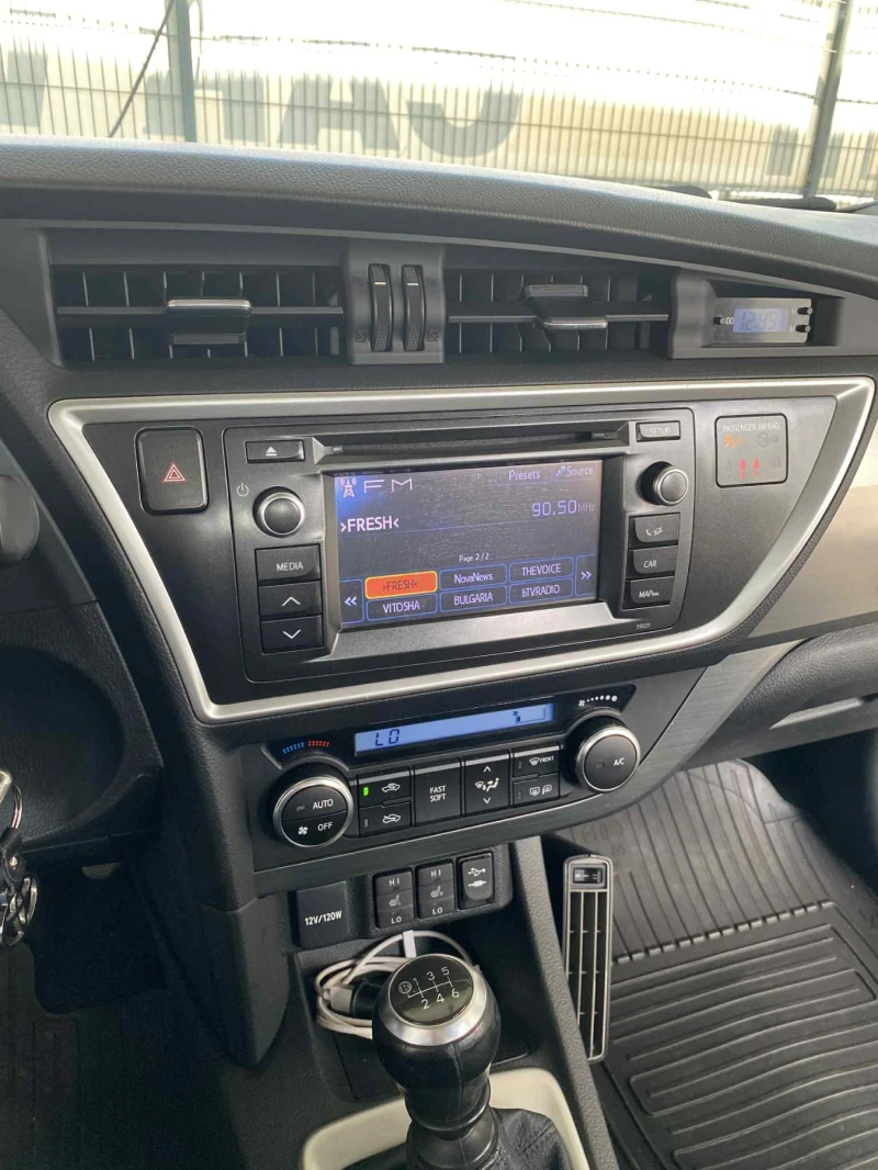 Toyota Auris, снимка 14 - Автомобили и джипове - 51295901