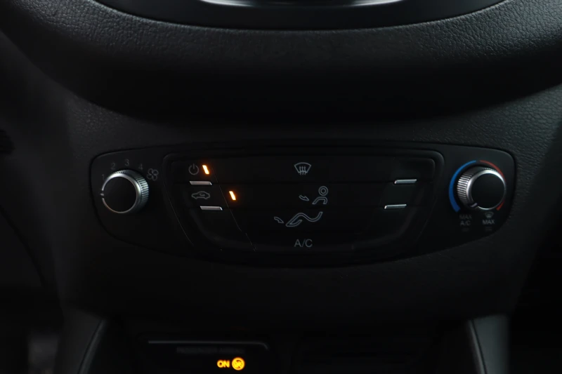 Ford Courier 1.5, снимка 15 - Автомобили и джипове - 51193244