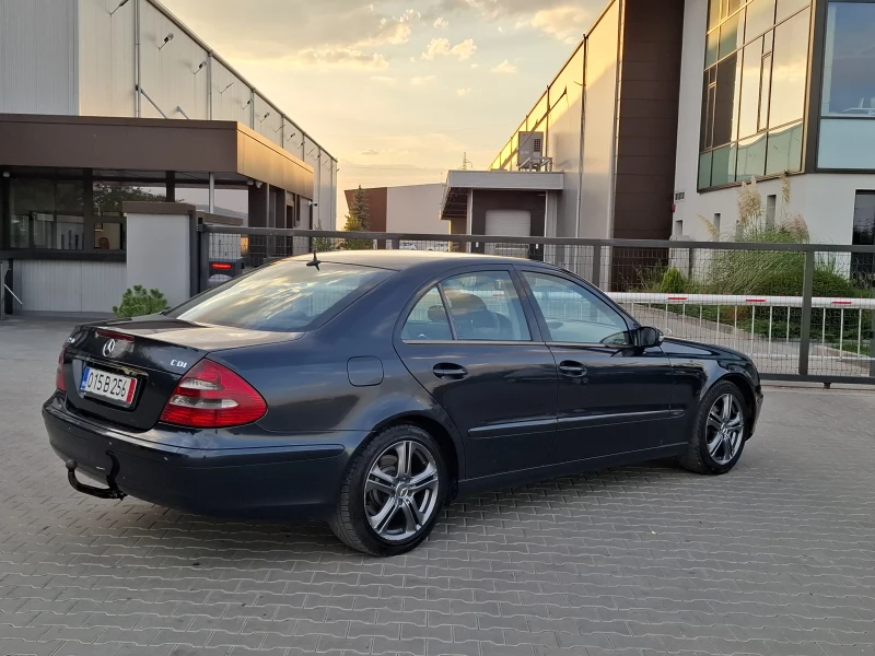 Mercedes-Benz E 220 2.2CDI* (150кс)* 6-СКОРОСТИ* * НОВ ВНОС* * , снимка 12 - Автомобили и джипове - 51825985