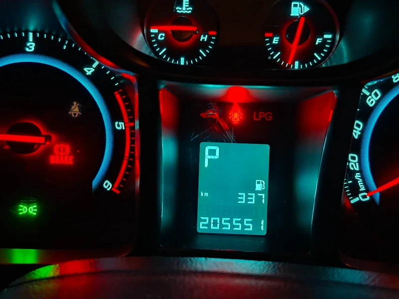 Chevrolet Orlando Kozen salon, Avtomat, снимка 14 - Автомобили и джипове - 52296427