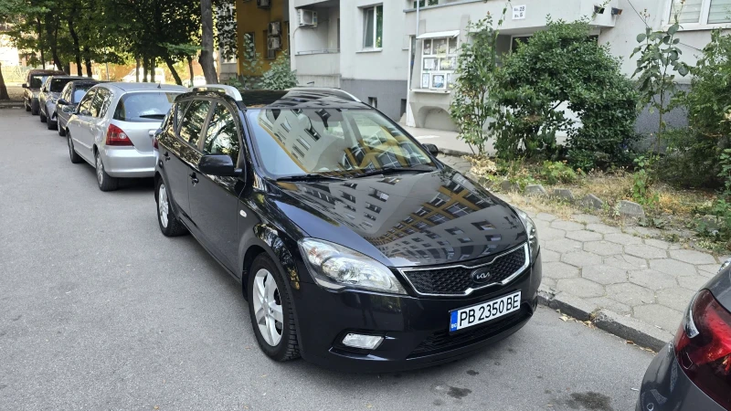 Kia Ceed 1.6 CRDI, снимка 2 - Автомобили и джипове - 53210984