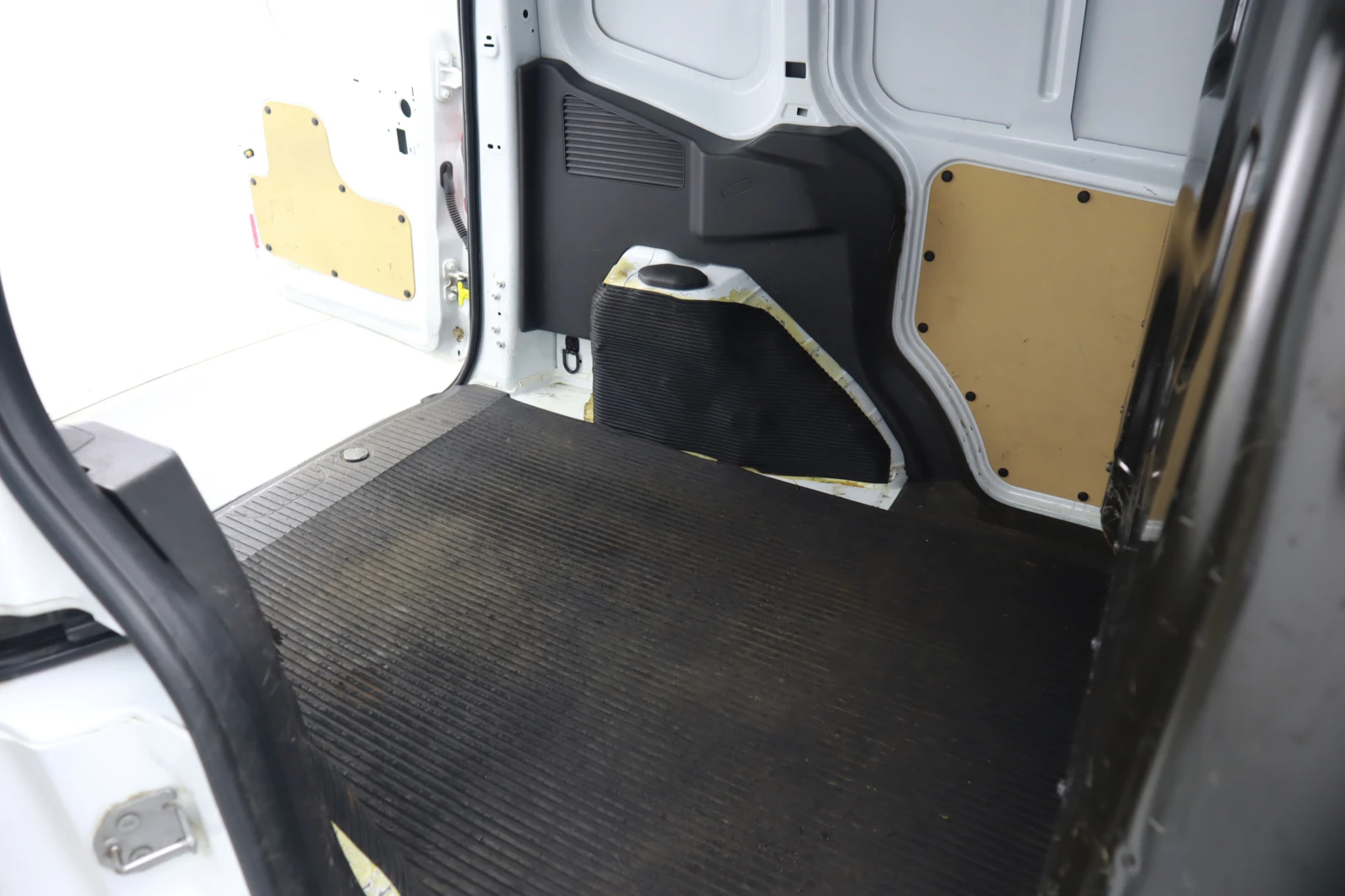 Ford Courier 1.5 - изображение 10