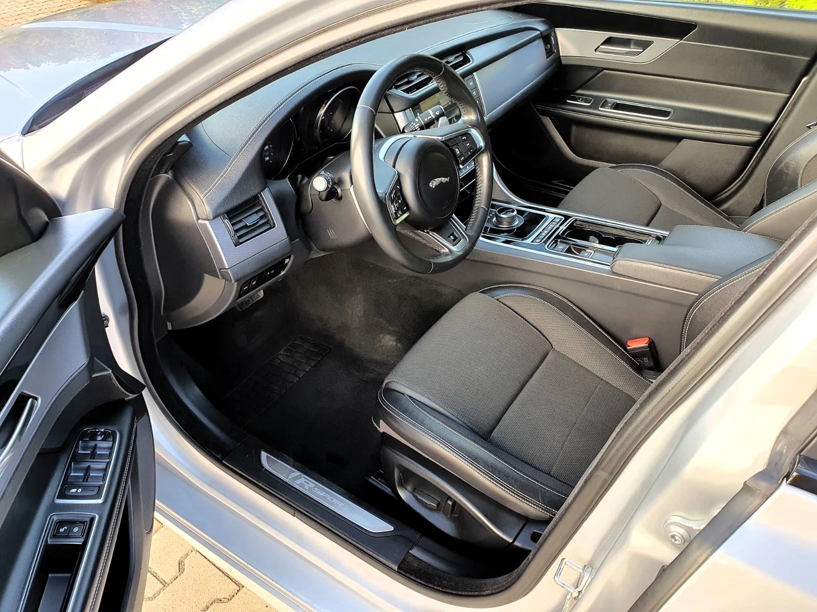 Jaguar Xf 2.0d R-Sport 4WD/240/ - изображение 7