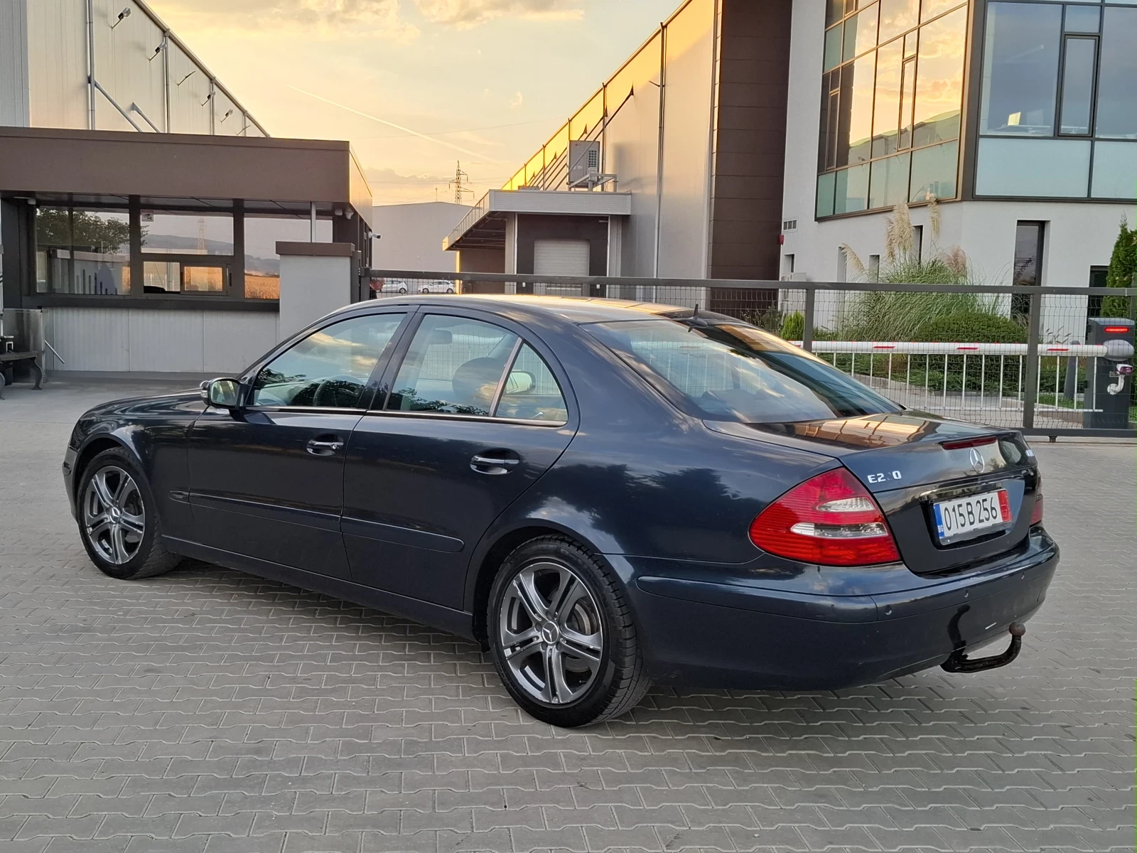 Mercedes-Benz E 220 2.2CDI* (150кс)* 6-СКОРОСТИ* * НОВ ВНОС* *  - изображение 6