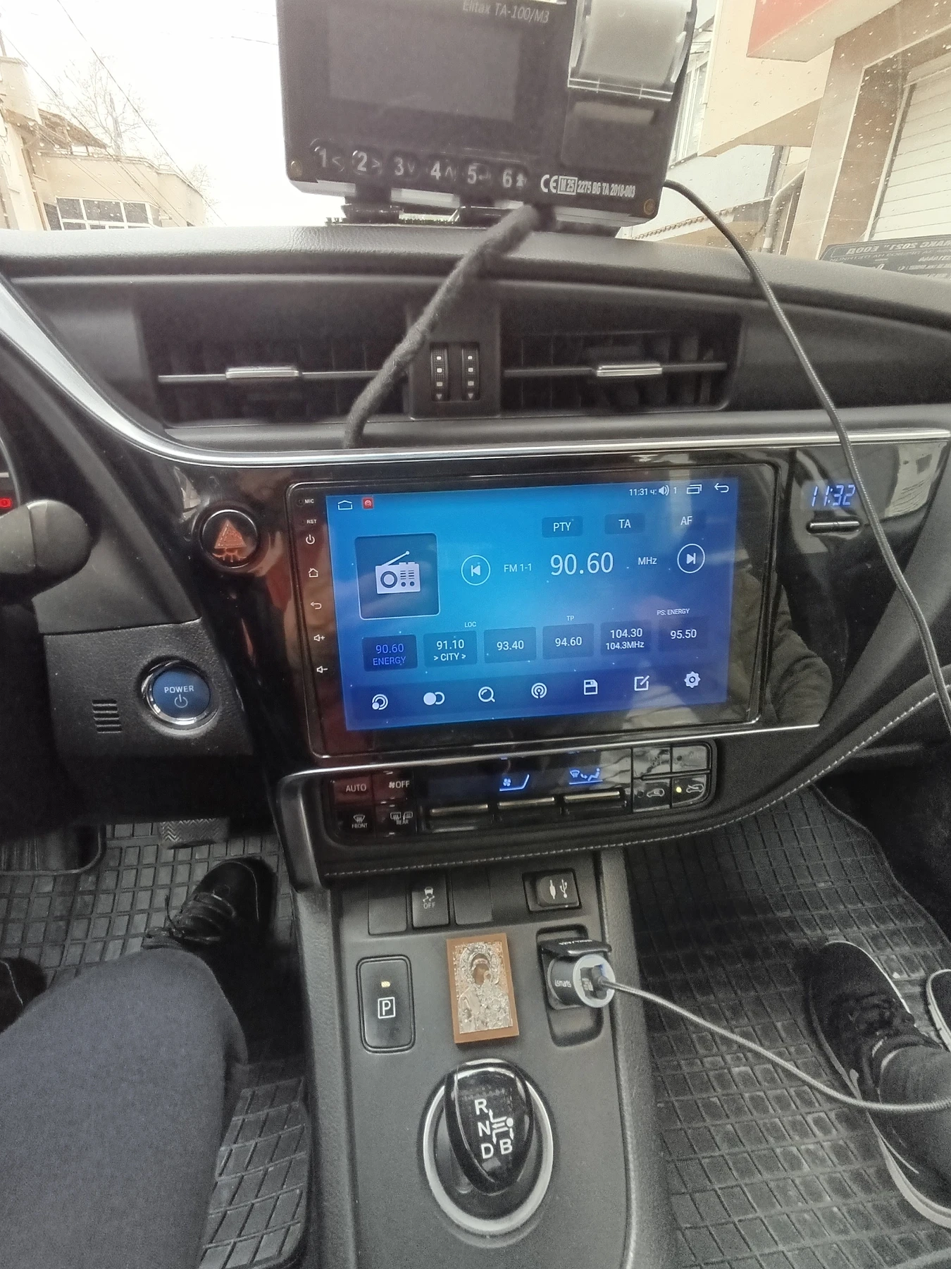 Toyota Auris, снимка 3 - Автомобили и джипове - 54215498