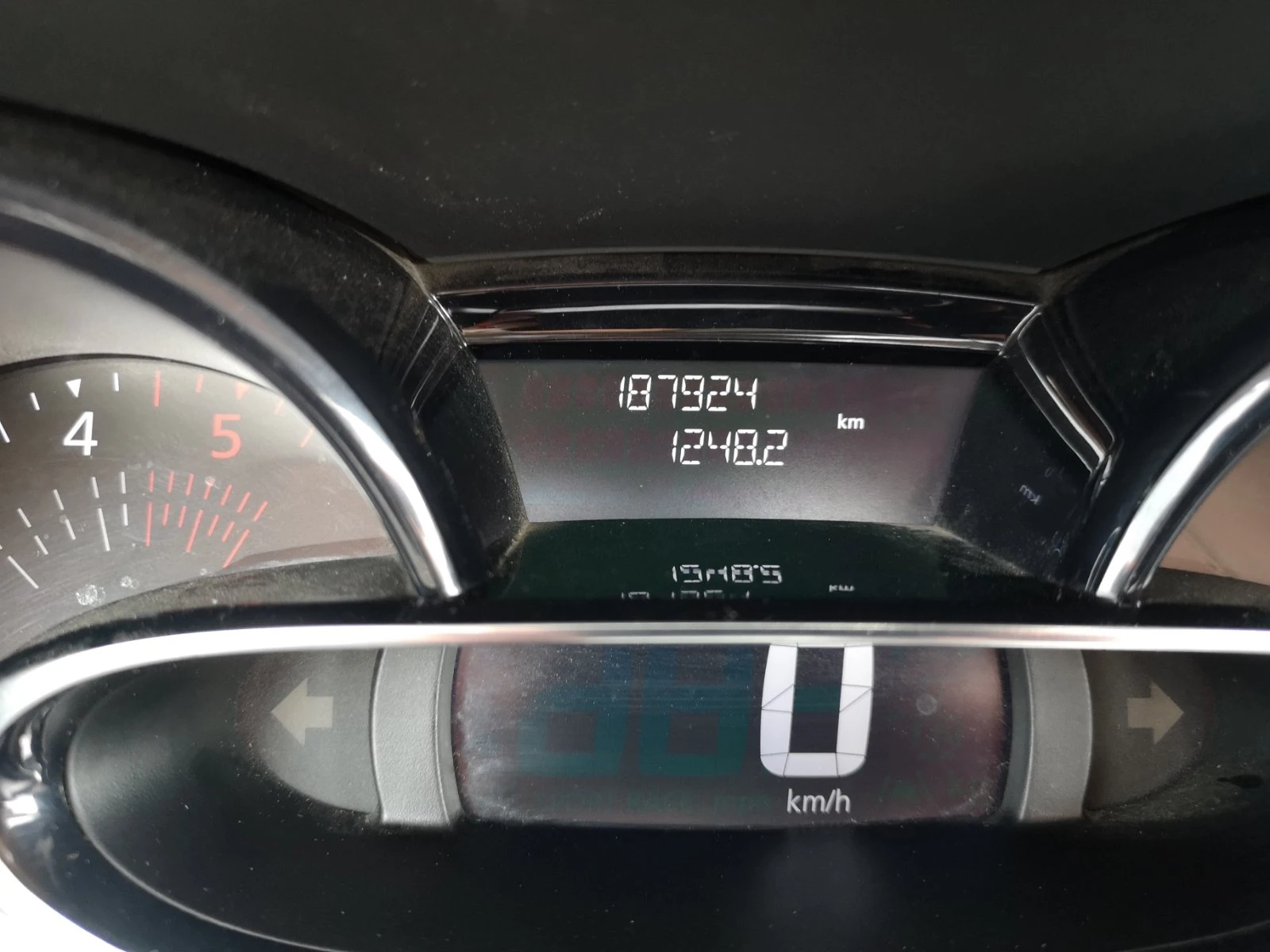 Renault Clio, снимка 6 - Автомобили и джипове - 54347544