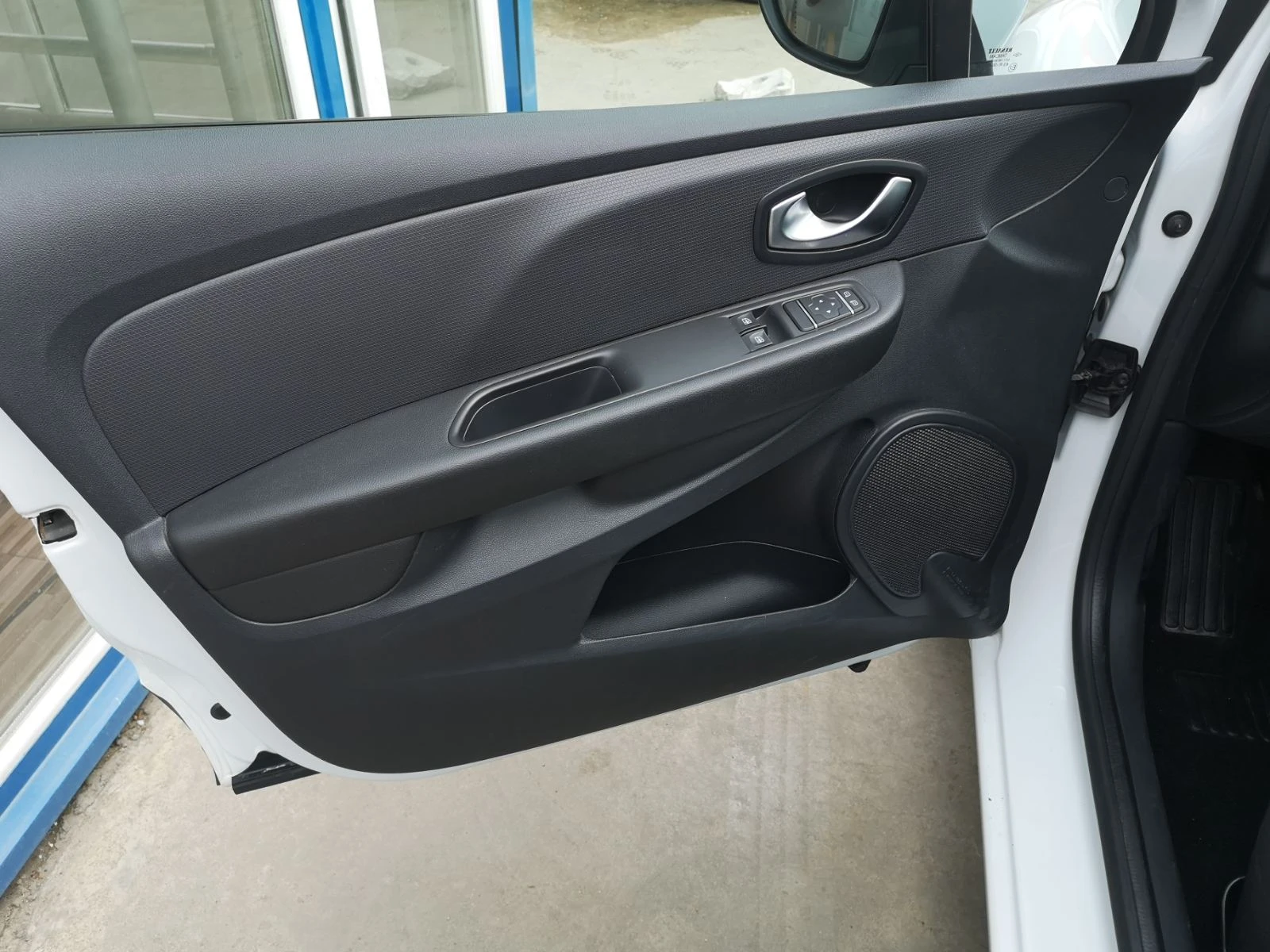 Renault Clio, снимка 12 - Автомобили и джипове - 54347544