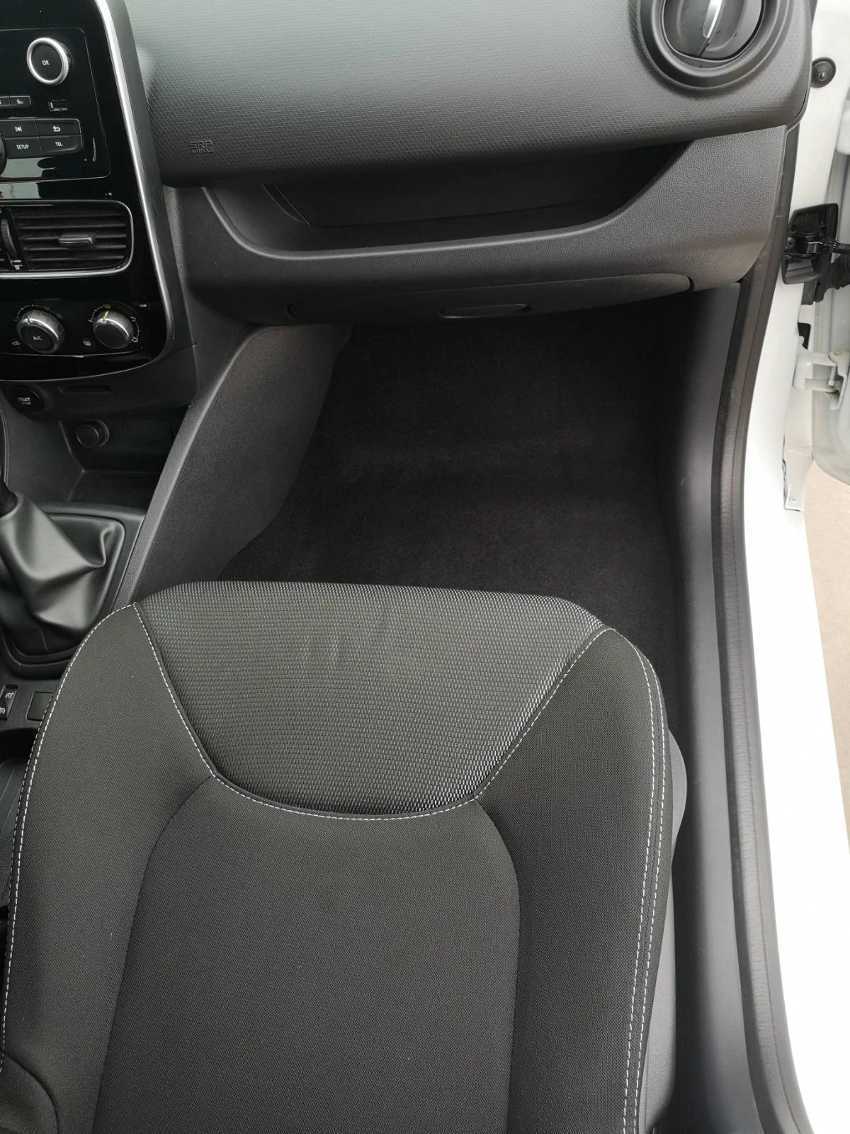 Renault Clio, снимка 7 - Автомобили и джипове - 54347544