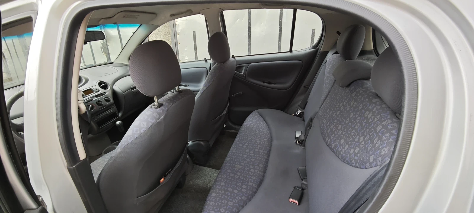 Toyota Yaris, снимка 9 - Автомобили и джипове - 54601003