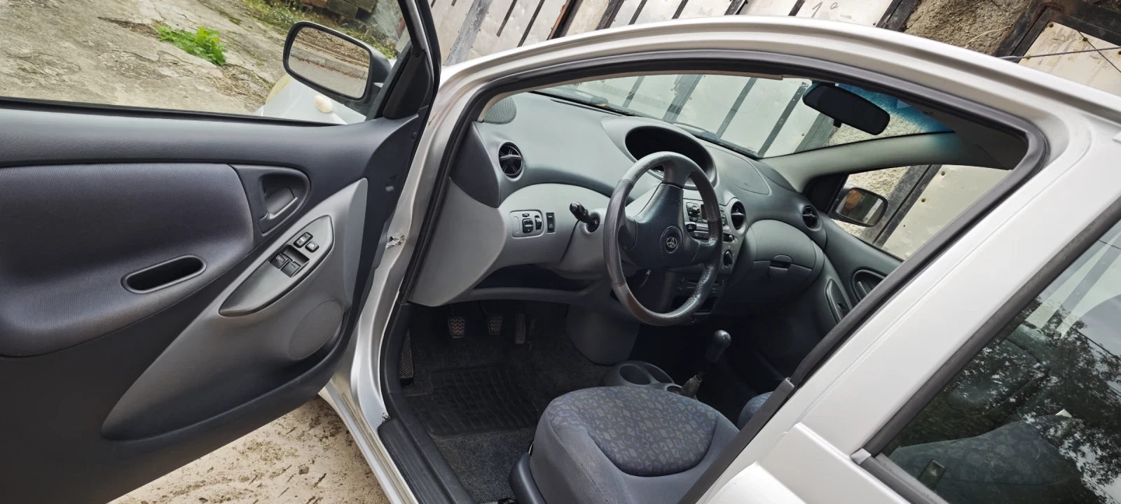 Toyota Yaris, снимка 10 - Автомобили и джипове - 54601003