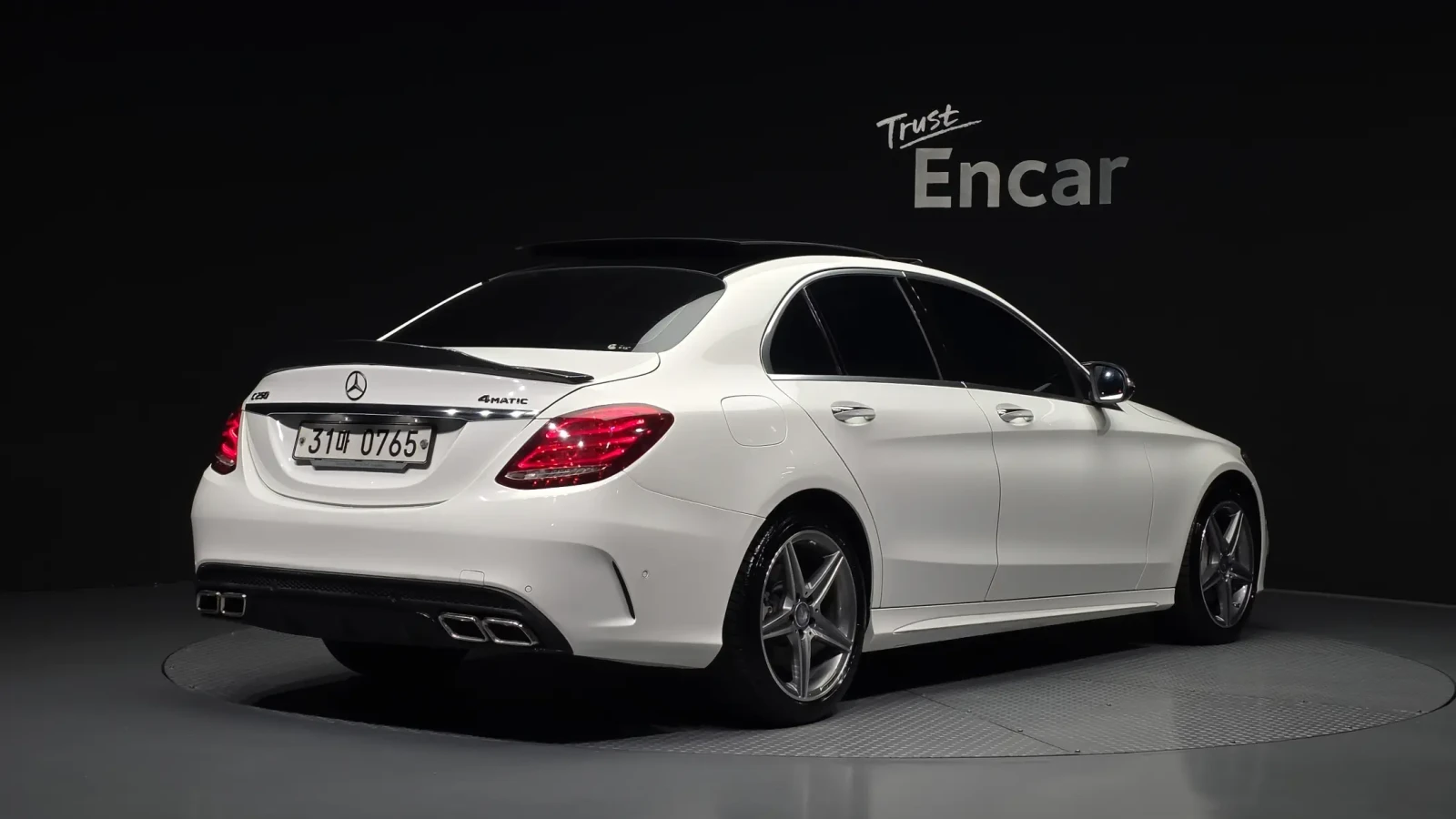 Mercedes-Benz C 250 4MATIC HEAD UP/360CAM/PANORAMA/CARBON/AMG LINE, снимка 2 - Автомобили и джипове - 55143825