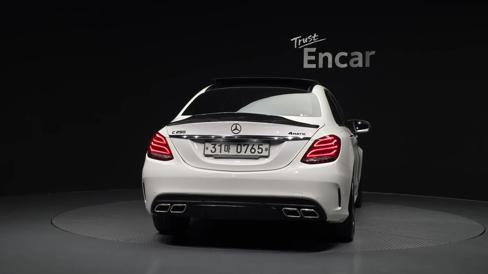 Mercedes-Benz C 250 4MATIC HEAD UP/360CAM/PANORAMA/CARBON/AMG LINE, снимка 4 - Автомобили и джипове - 55143825