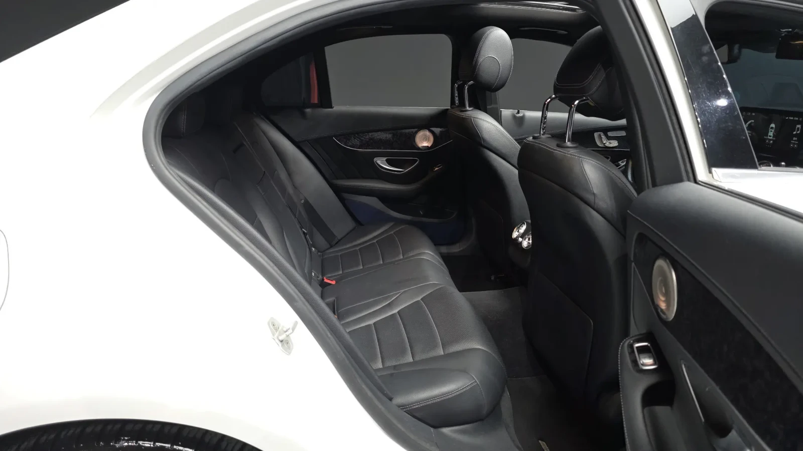 Mercedes-Benz C 250 4MATIC HEAD UP/360CAM/PANORAMA/CARBON/AMG LINE, снимка 16 - Автомобили и джипове - 55143825