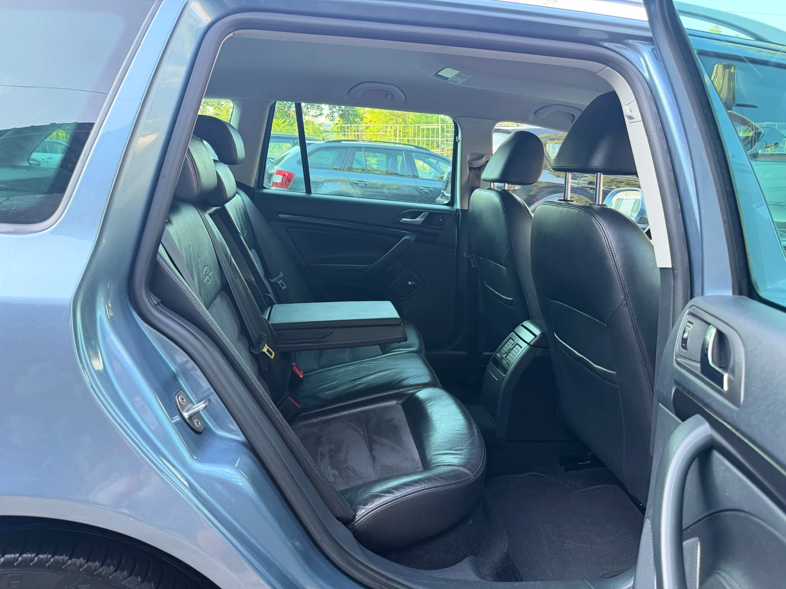Skoda Octavia 2.0TDI!ШВЕЙЦАРИЯ!4Х4! Laurin & Klement!, снимка 13 - Автомобили и джипове - 55563071