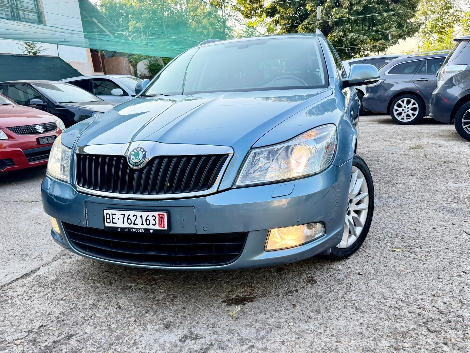 Skoda Octavia 2.0TDI!ШВЕЙЦАРИЯ!4Х4! Laurin & Klement!, снимка 2 - Автомобили и джипове - 55563071