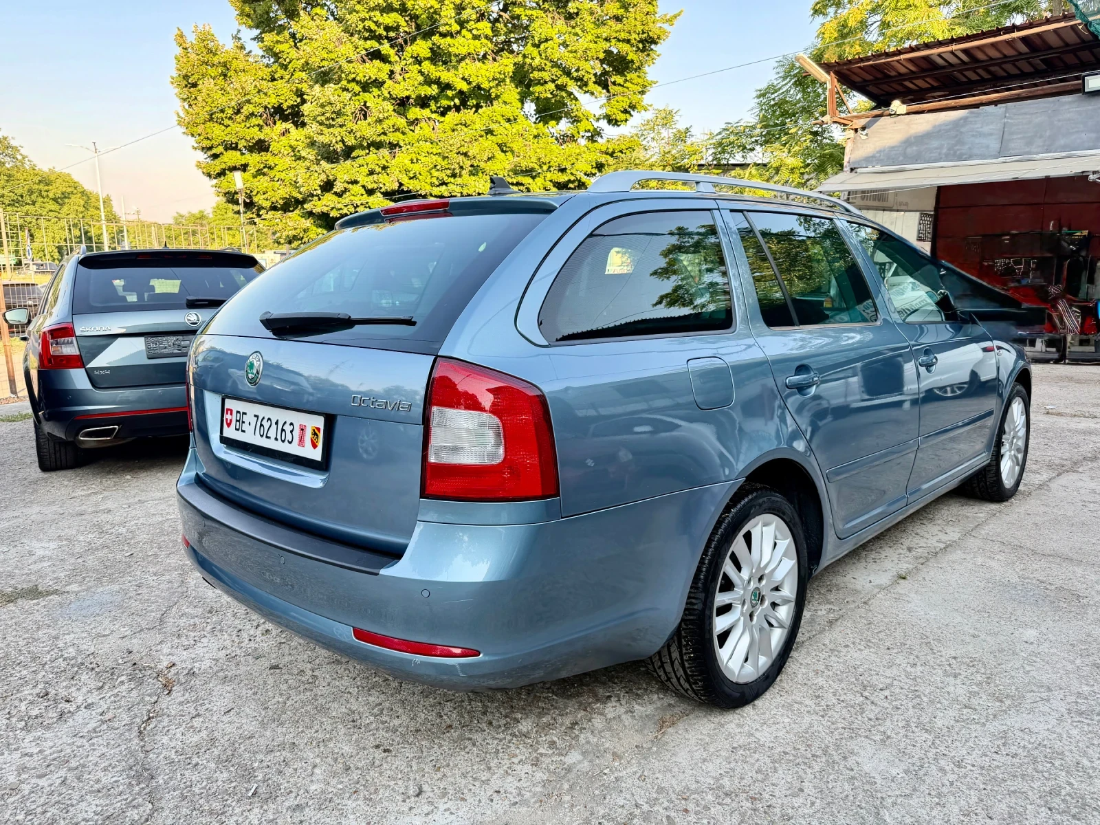 Skoda Octavia 2.0TDI!ШВЕЙЦАРИЯ!4Х4! Laurin & Klement!, снимка 4 - Автомобили и джипове - 55563071
