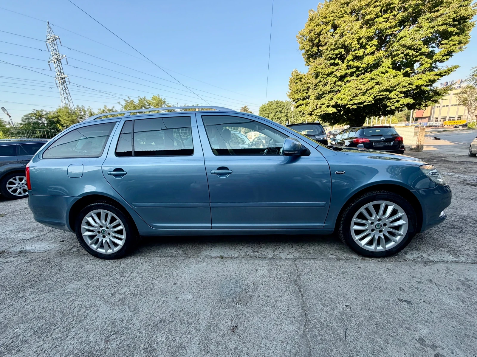 Skoda Octavia 2.0TDI!ШВЕЙЦАРИЯ!4Х4! Laurin & Klement!, снимка 5 - Автомобили и джипове - 55563071