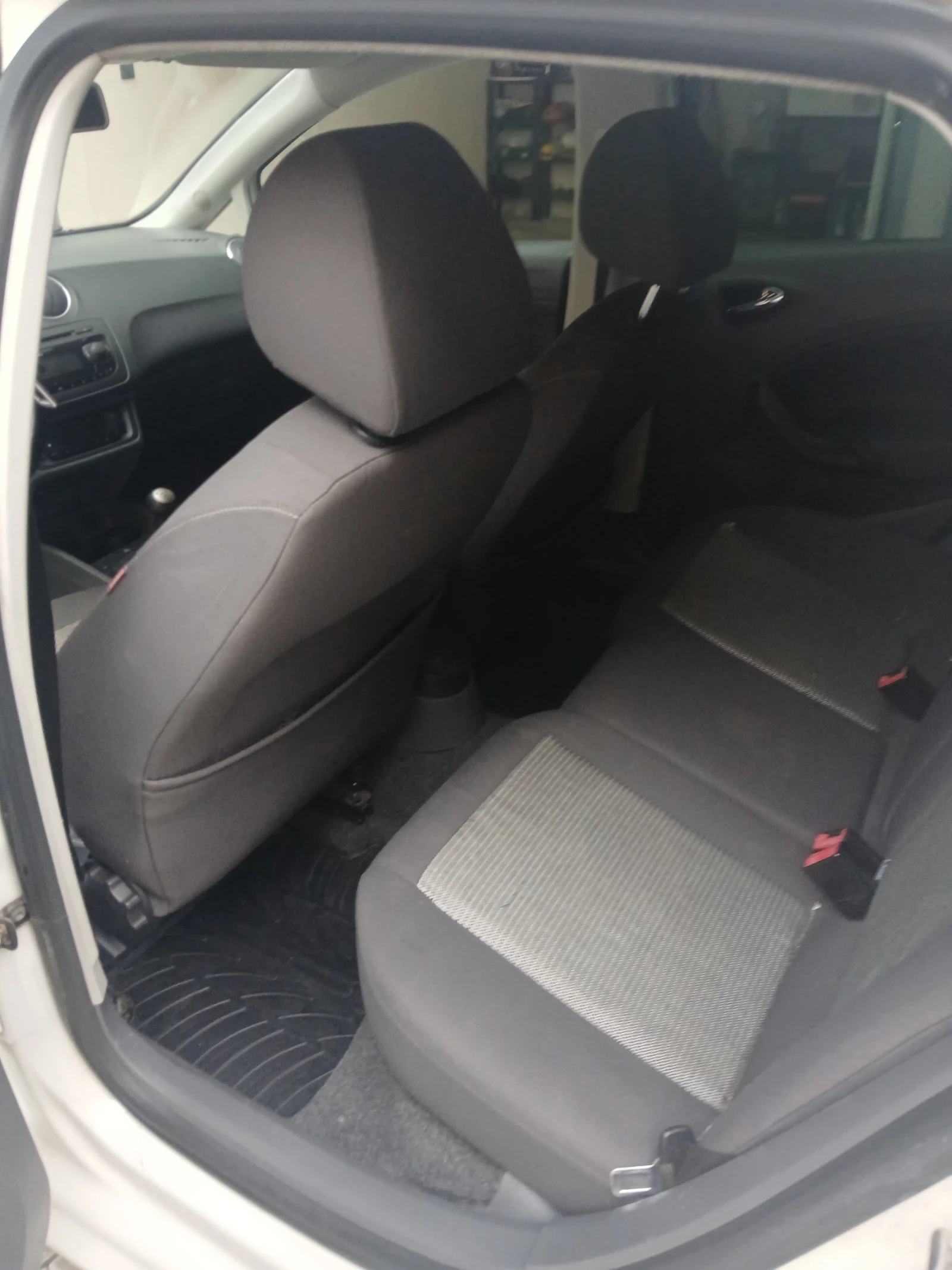 Seat Ibiza J6 1.2 газ, снимка 7 - Автомобили и джипове - 55800872