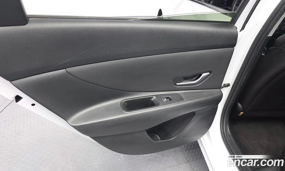 Hyundai Elantra 1.6 LPi Style, снимка 15 - Автомобили и джипове - 55940329