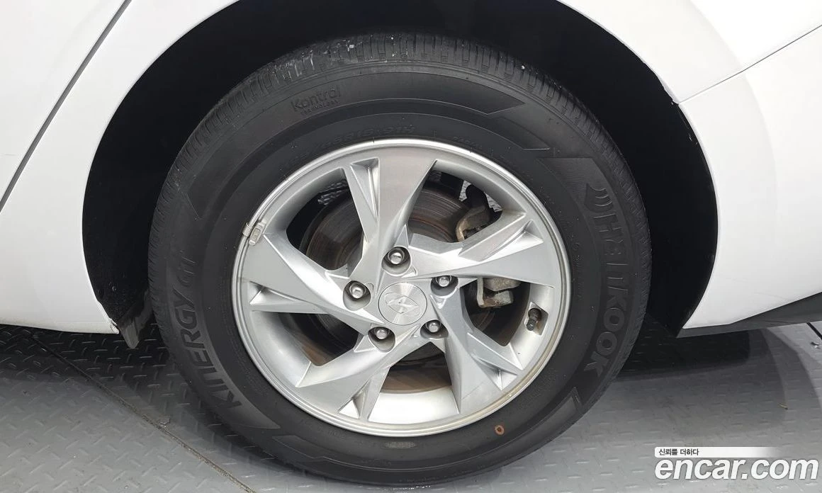 Hyundai Elantra 1.6 LPi Style, снимка 7 - Автомобили и джипове - 55940329