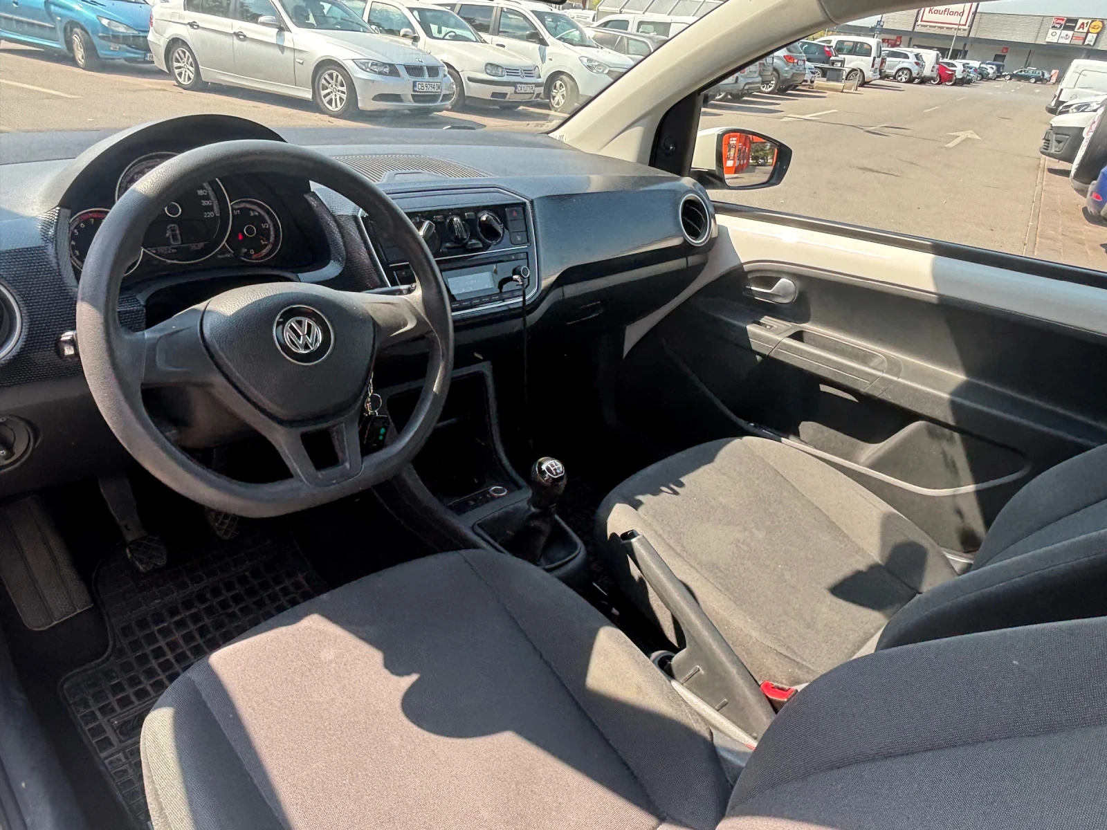 VW Up 1.0 бензин, снимка 5 - Автомобили и джипове - 56020802