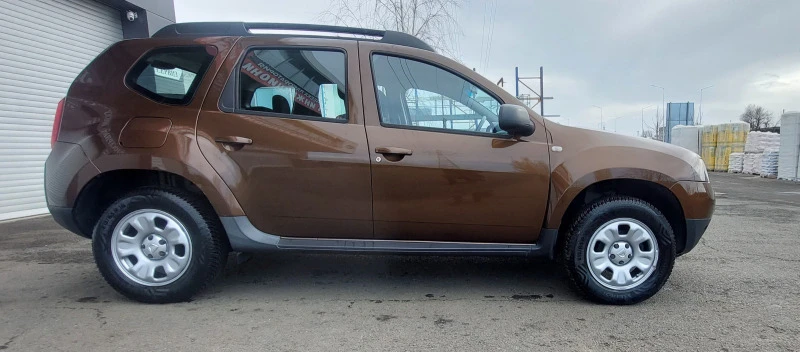 Dacia Duster 1.6 ГАЗ, снимка 3 - Автомобили и джипове - 47494721