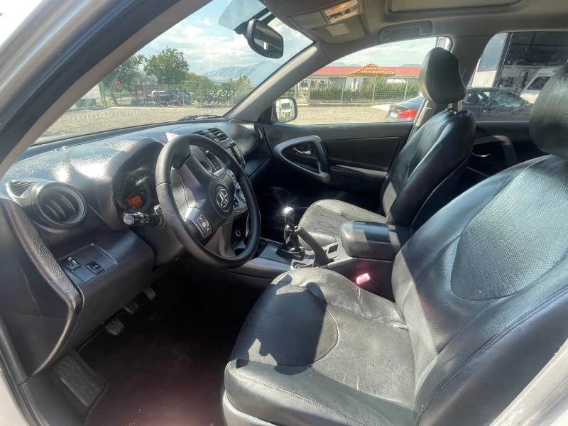 Toyota Rav4, снимка 10 - Автомобили и джипове - 48231780