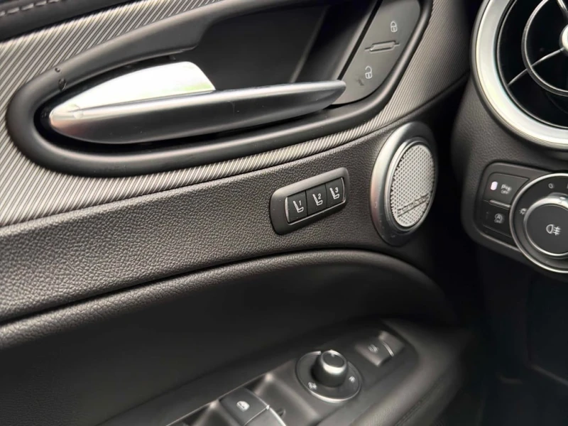Alfa Romeo Stelvio * Veloce * 2 КЛЮЧА* ПАНО* НАВИ* , снимка 13 - Автомобили и джипове - 53466715