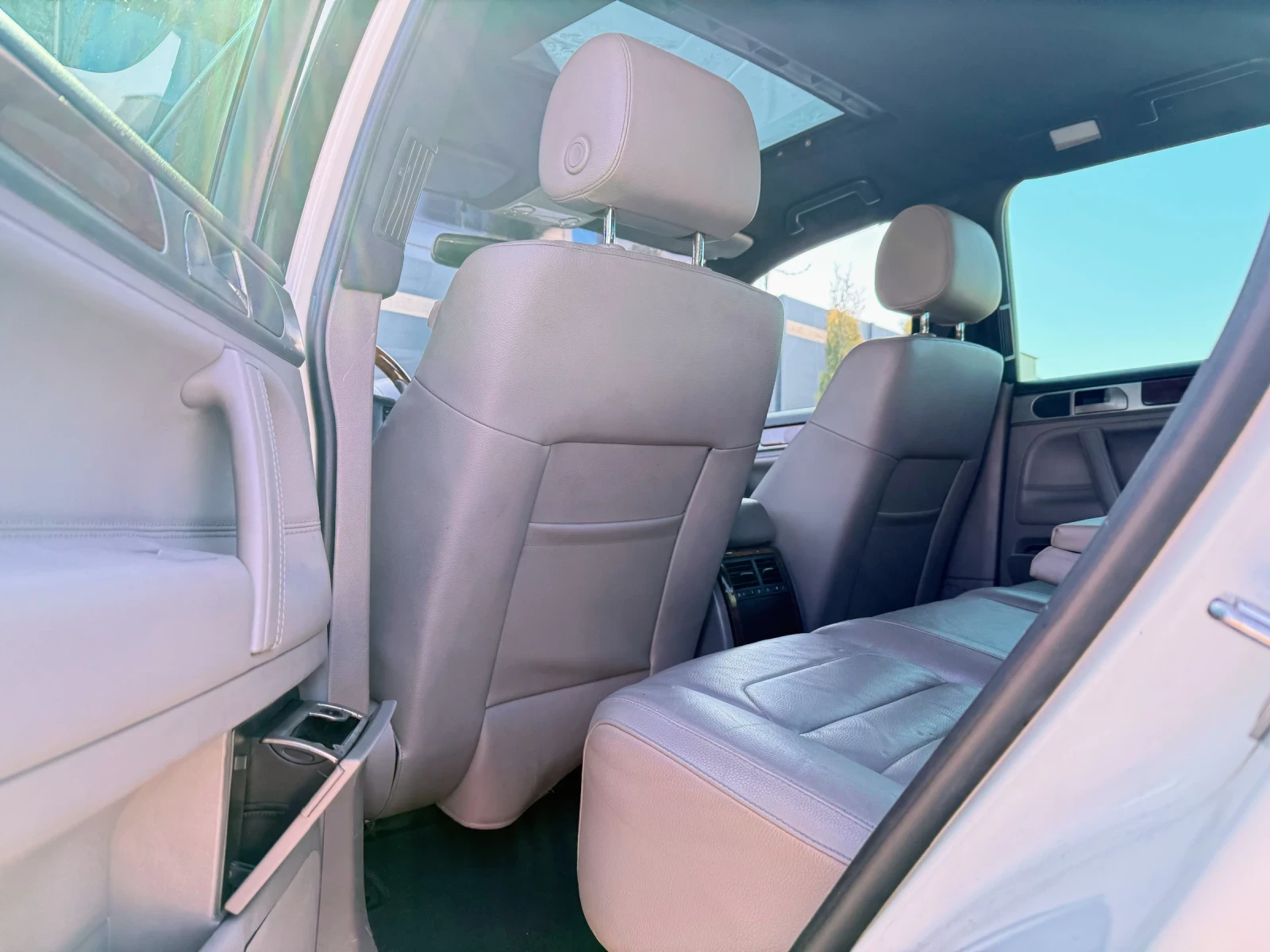 VW Touareg 3.0D/239HP* FACE LIFE* ПАНОРАМА* КАМЕРА*  - изображение 8