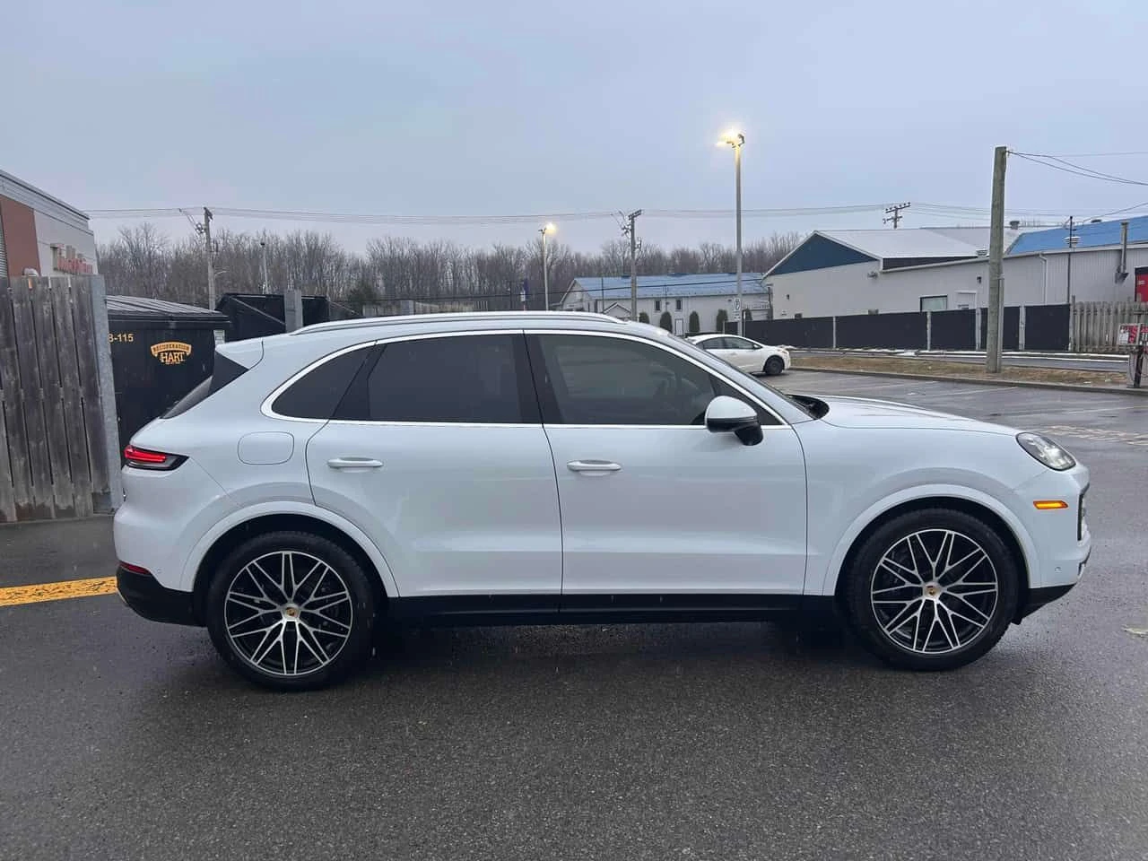 Porsche Cayenne  | AWD | DISTRONIC | CARFAX, снимка 2 - Автомобили и джипове - 53950924