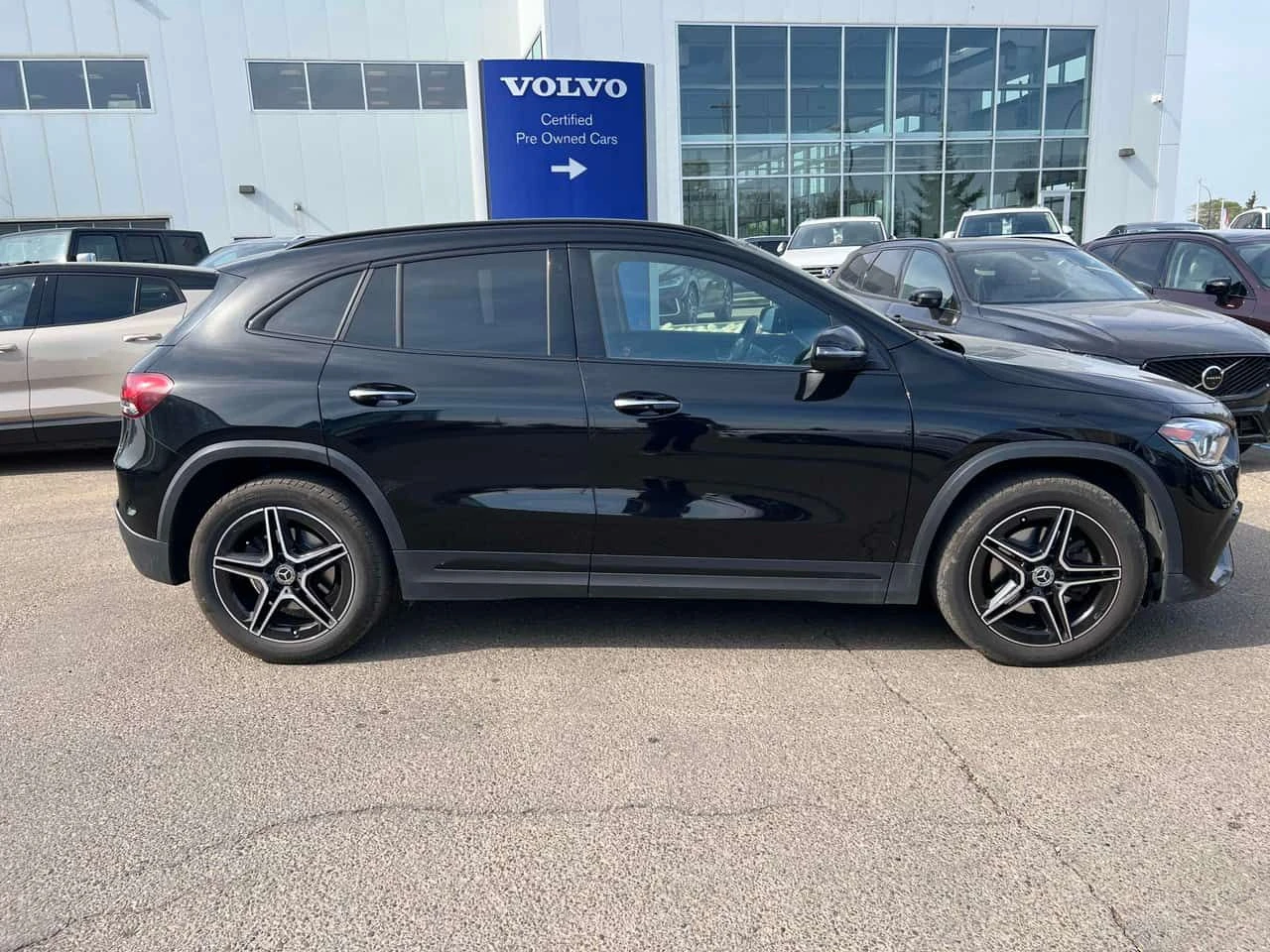 Mercedes-Benz GLA 250 ПОДГРЕВИ * ПАНО * KEYLESS * CARFAX, снимка 3 - Автомобили и джипове - 54755365